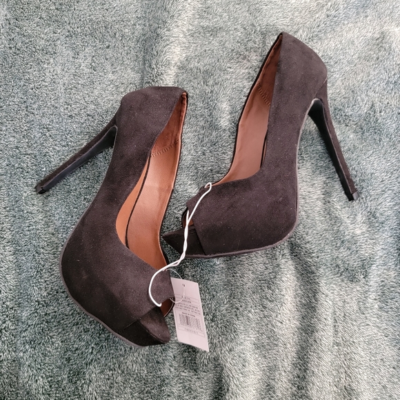 Xhilaration Liora Open Toe Heels - Picture 4 of 4